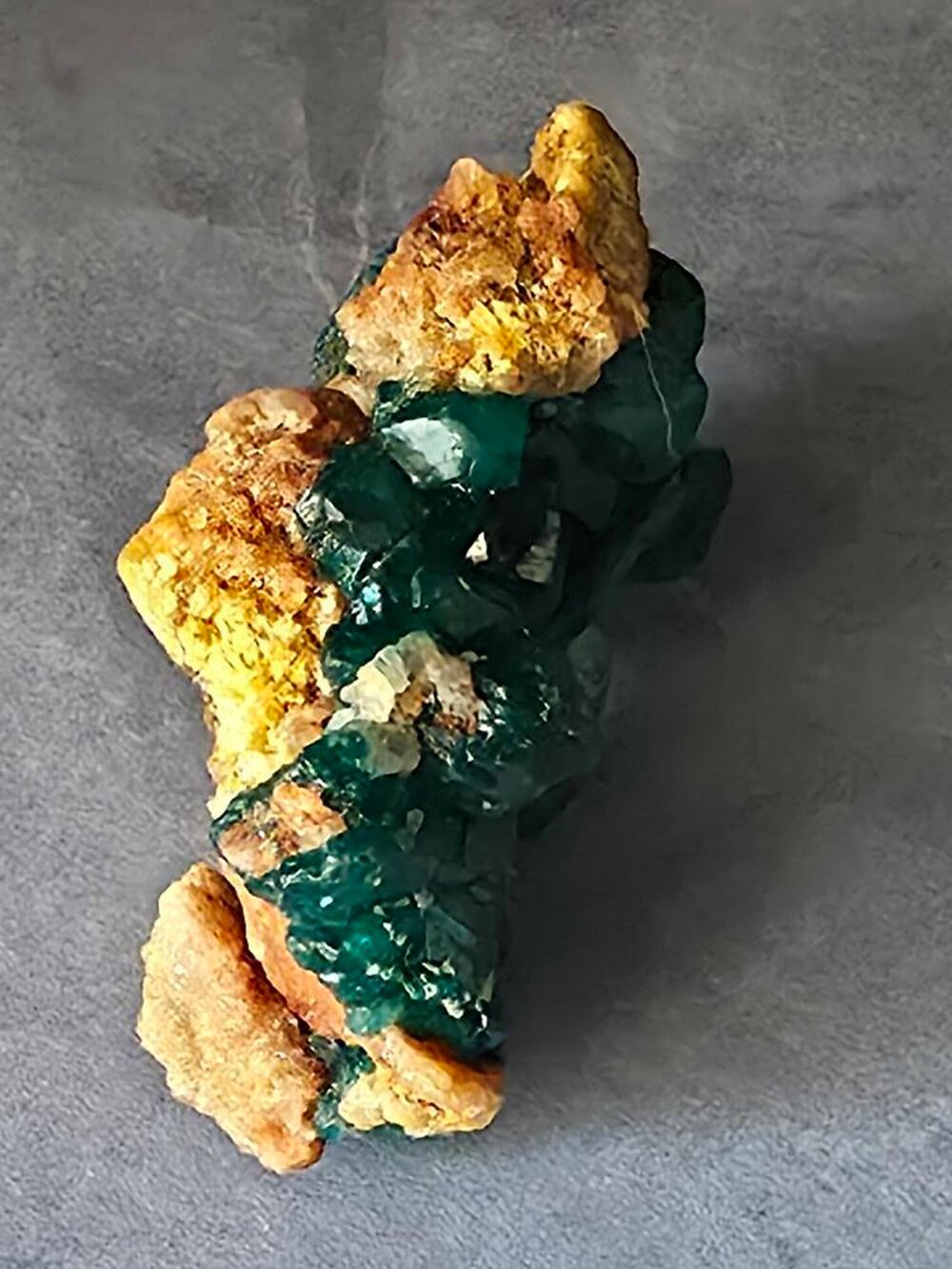 Dioptase Cristallis&eacute;e sur Matrice-Splendide Vert Emeraude du Katanga (10g) 
