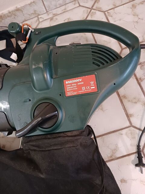  Souffleur/aspirateur � feuilles filaire BSD 2000 watts  25 Parign� (35)