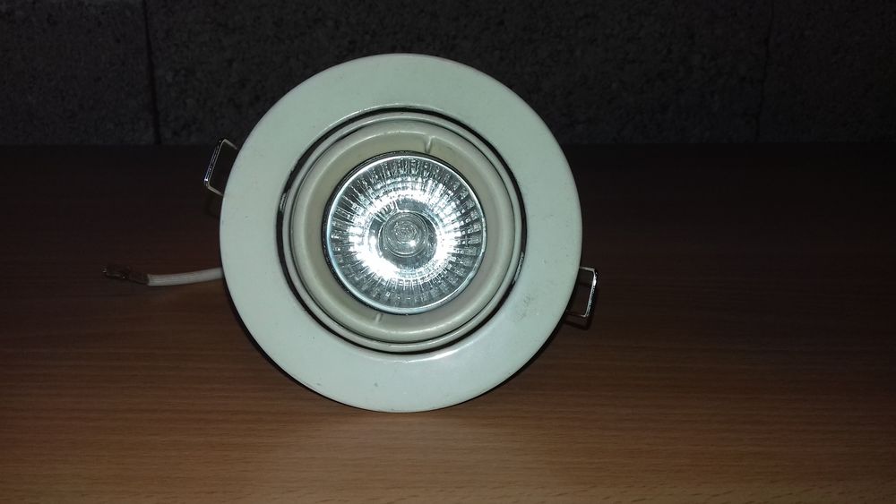 Spots orientable, diam&egrave;tre 95, avec lampe 220 Volts Décoration