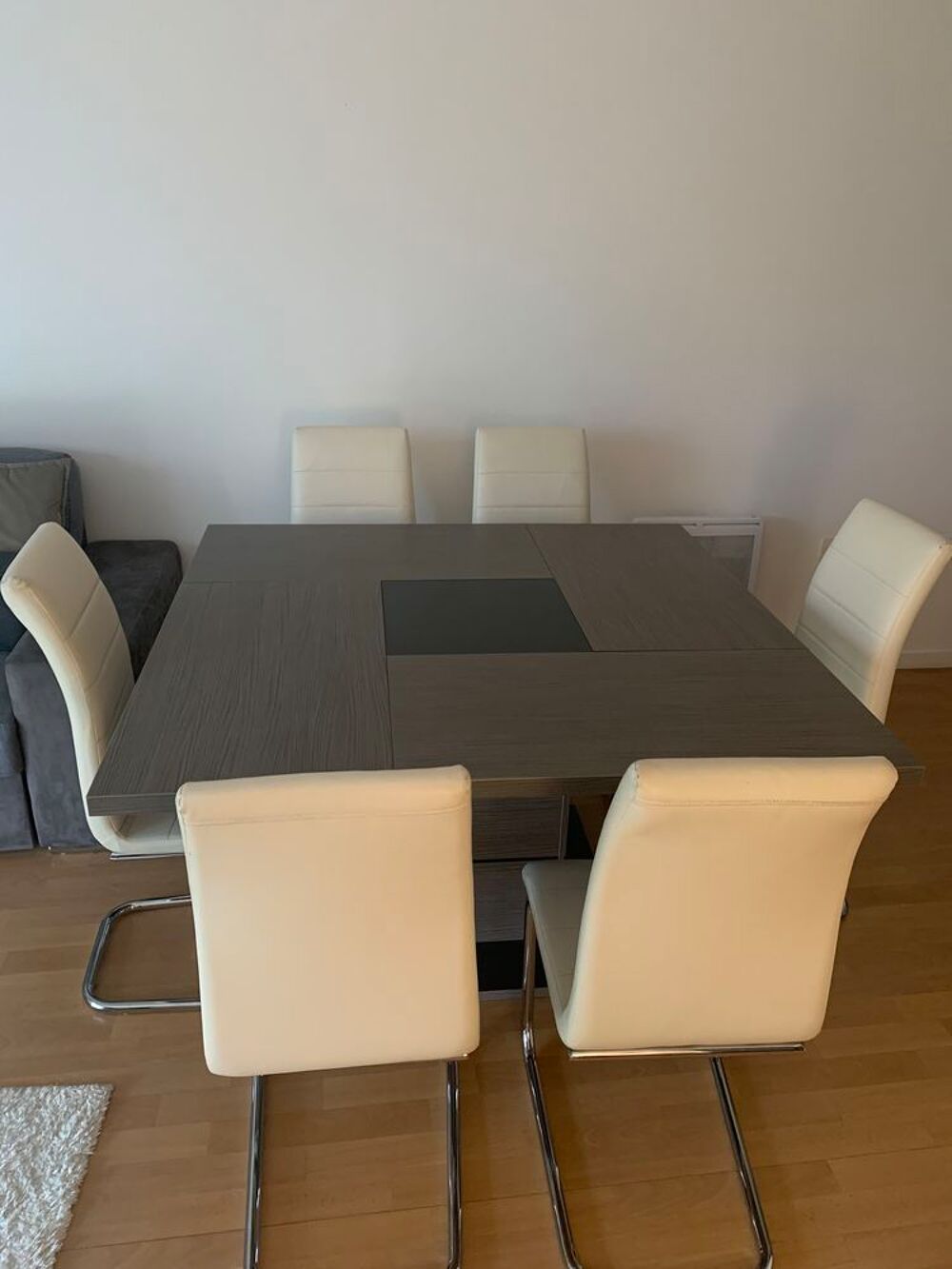 Table &agrave; manger carr&eacute; Meubles