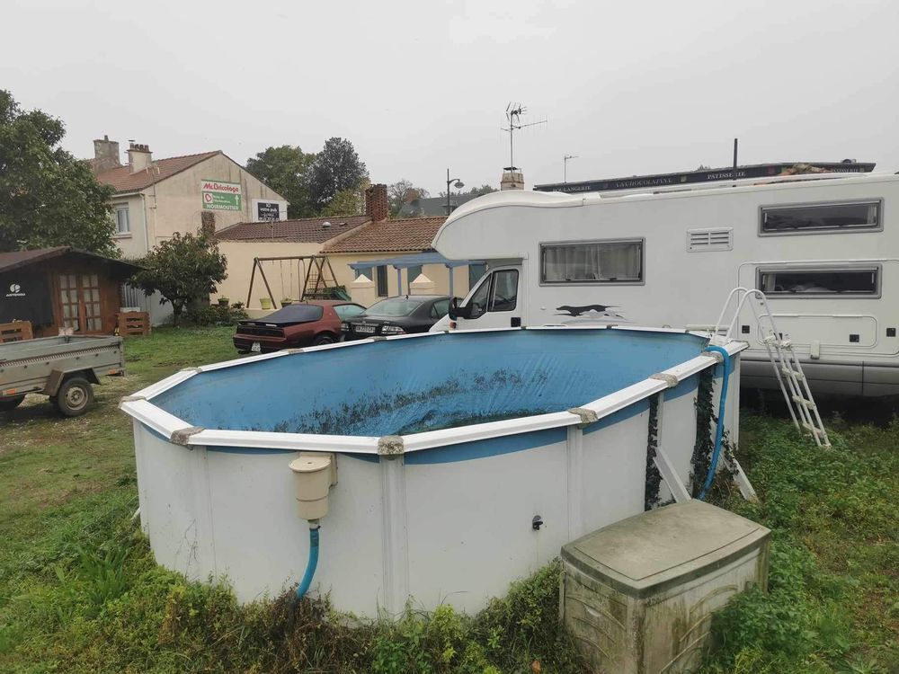 Piscine avec &eacute;chelle Jardin