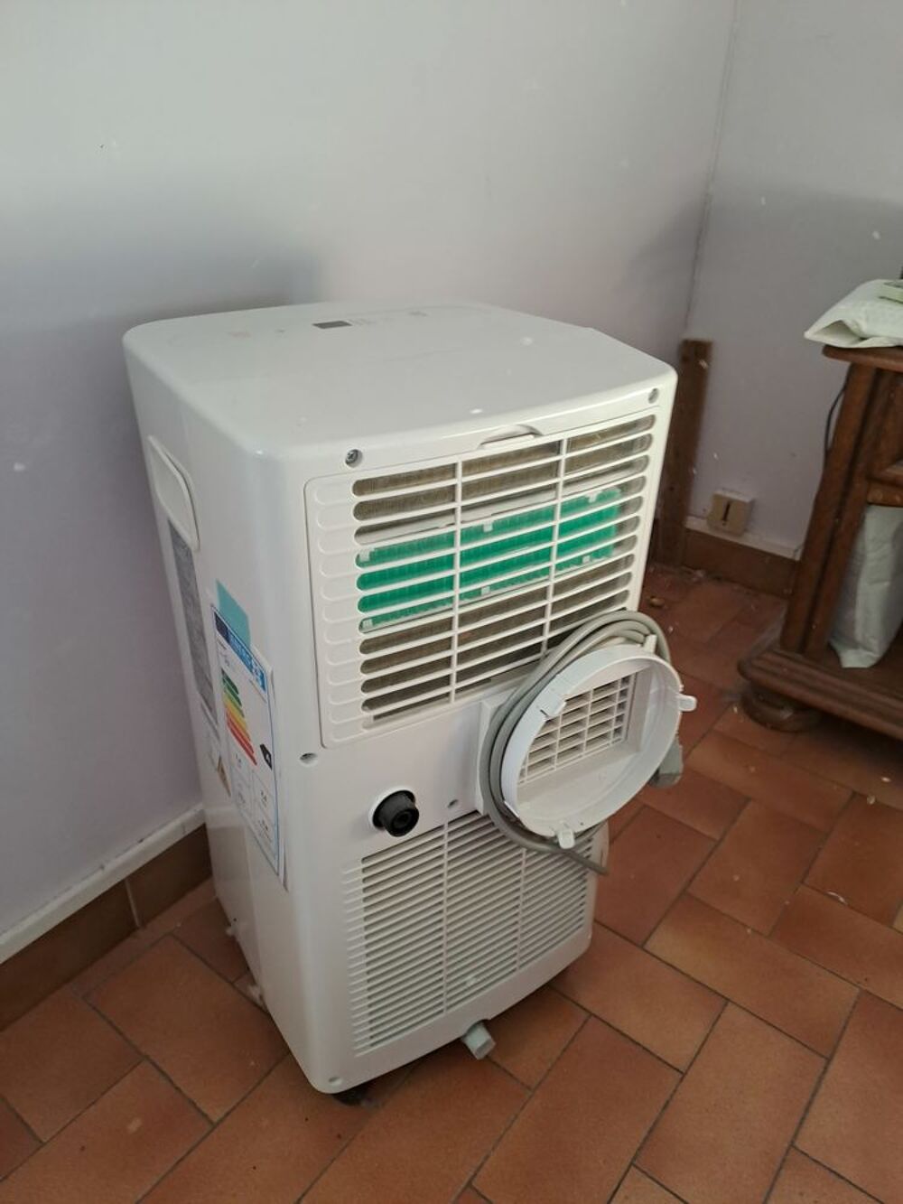 climatiseur portatif sur roulette neuf Electroménager