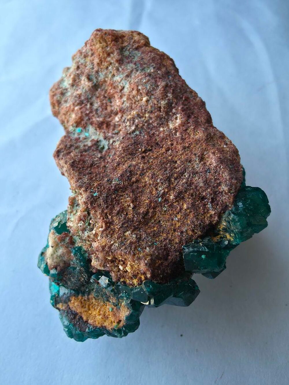 Min&eacute;ral Rare de Collection : Dioptase sur Matrice-Congo(RDC)-56g 