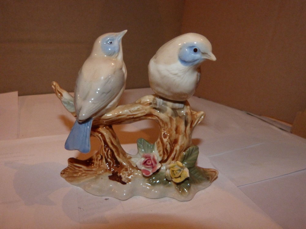 DEUX JOLIS OISEAUX EN CERAMIQUE 