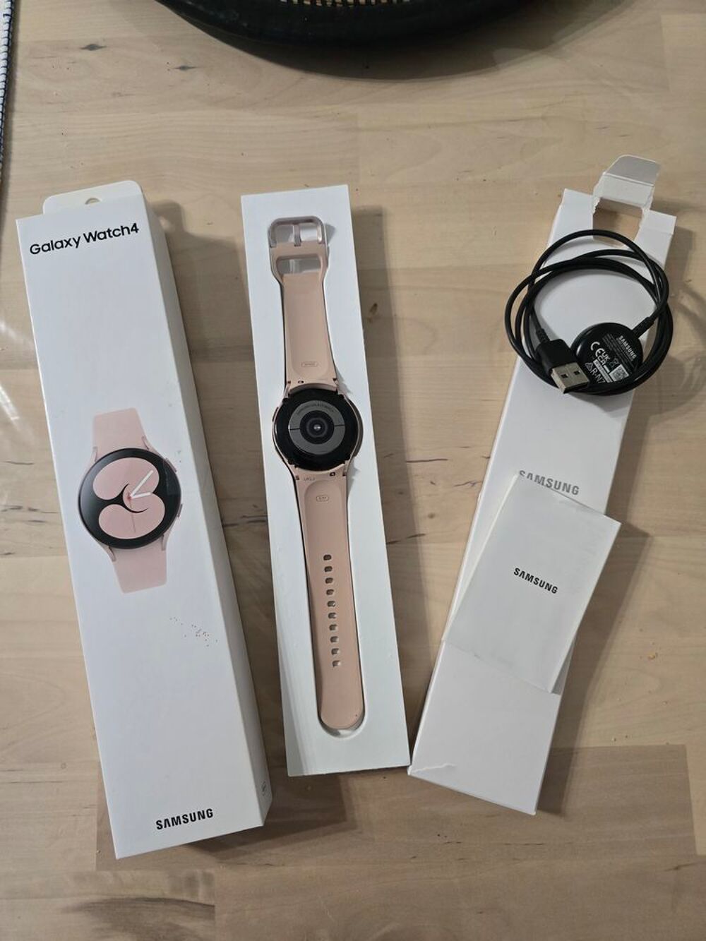 Montre connect&eacute;e samsung watch 4 rose. Téléphones et tablettes