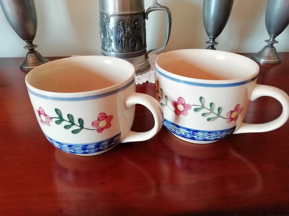 2 grandes tasses &agrave; chocolat en porcelaine Décoration