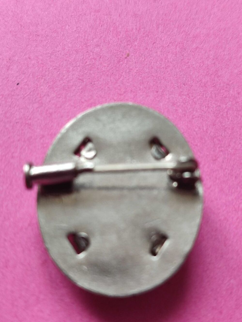 broche motif de portrait de femme Bijoux et montres