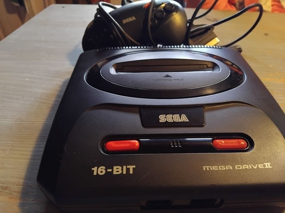 M&eacute;ga pack console Sega m&eacute;ga drive 2 avec ses c&acirc;bles Consoles et jeux vidéos