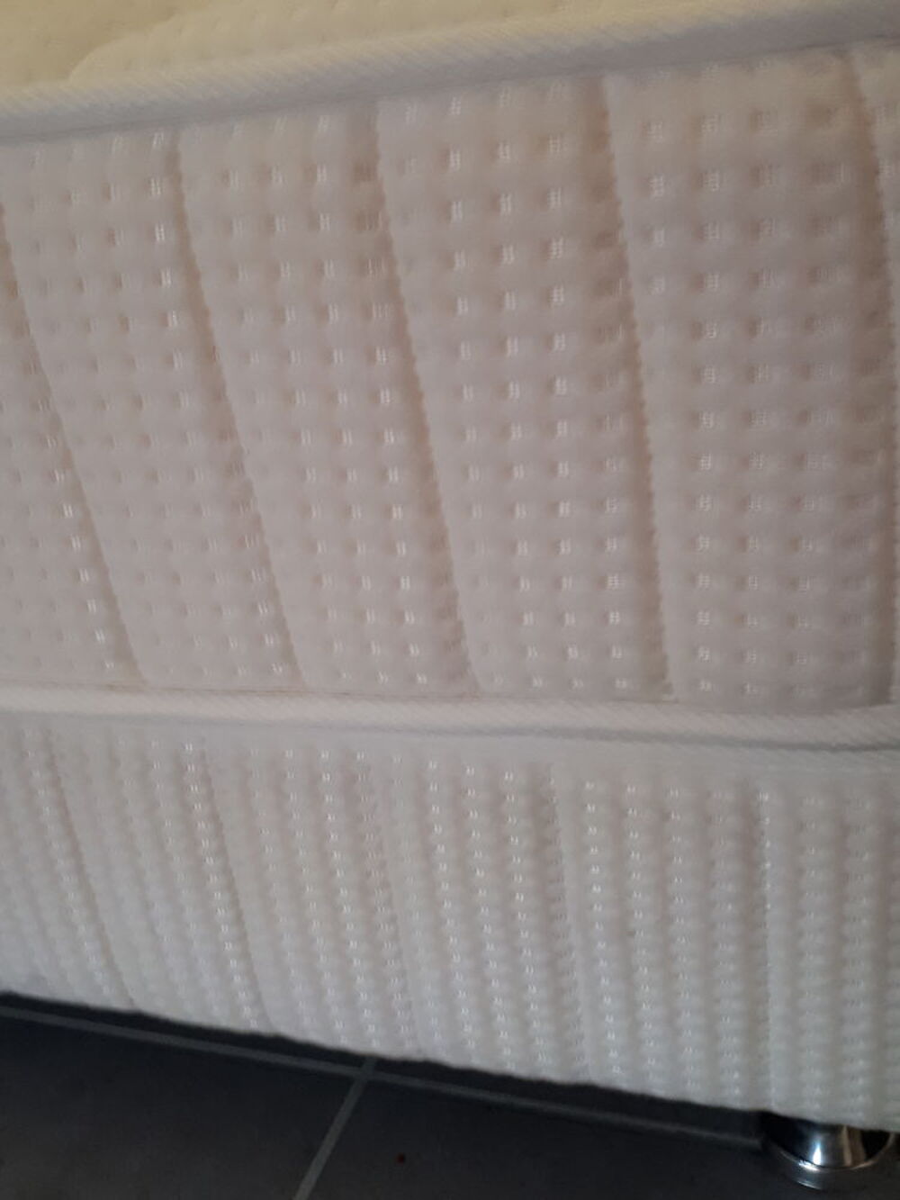 Vends matelas de grande qualit&eacute; Simons 140/190 cm Meubles