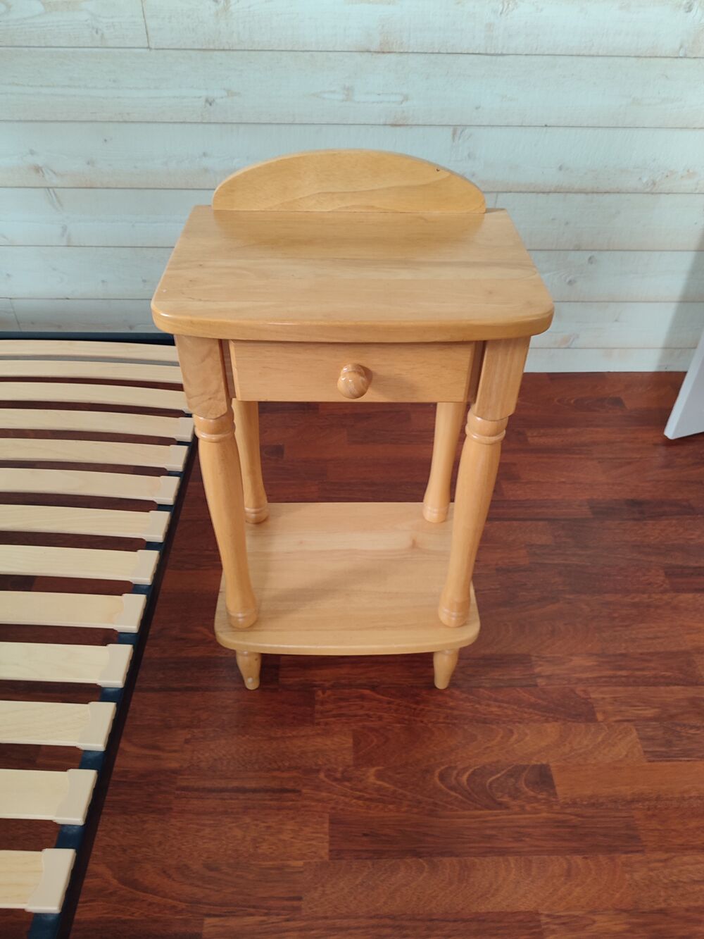 Table chevet/t&eacute;l&eacute;phone
Meubles