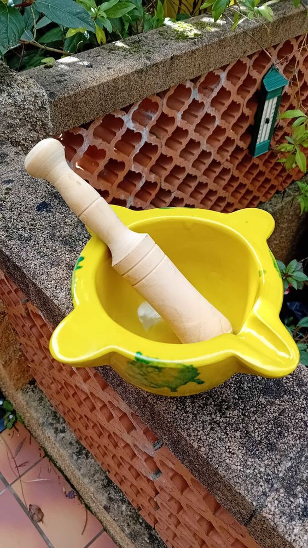 MORTIER EN CERAMIQUE JAUNE ET SON PILON EN BOIS SUPERBE VALAURIS? Décoration