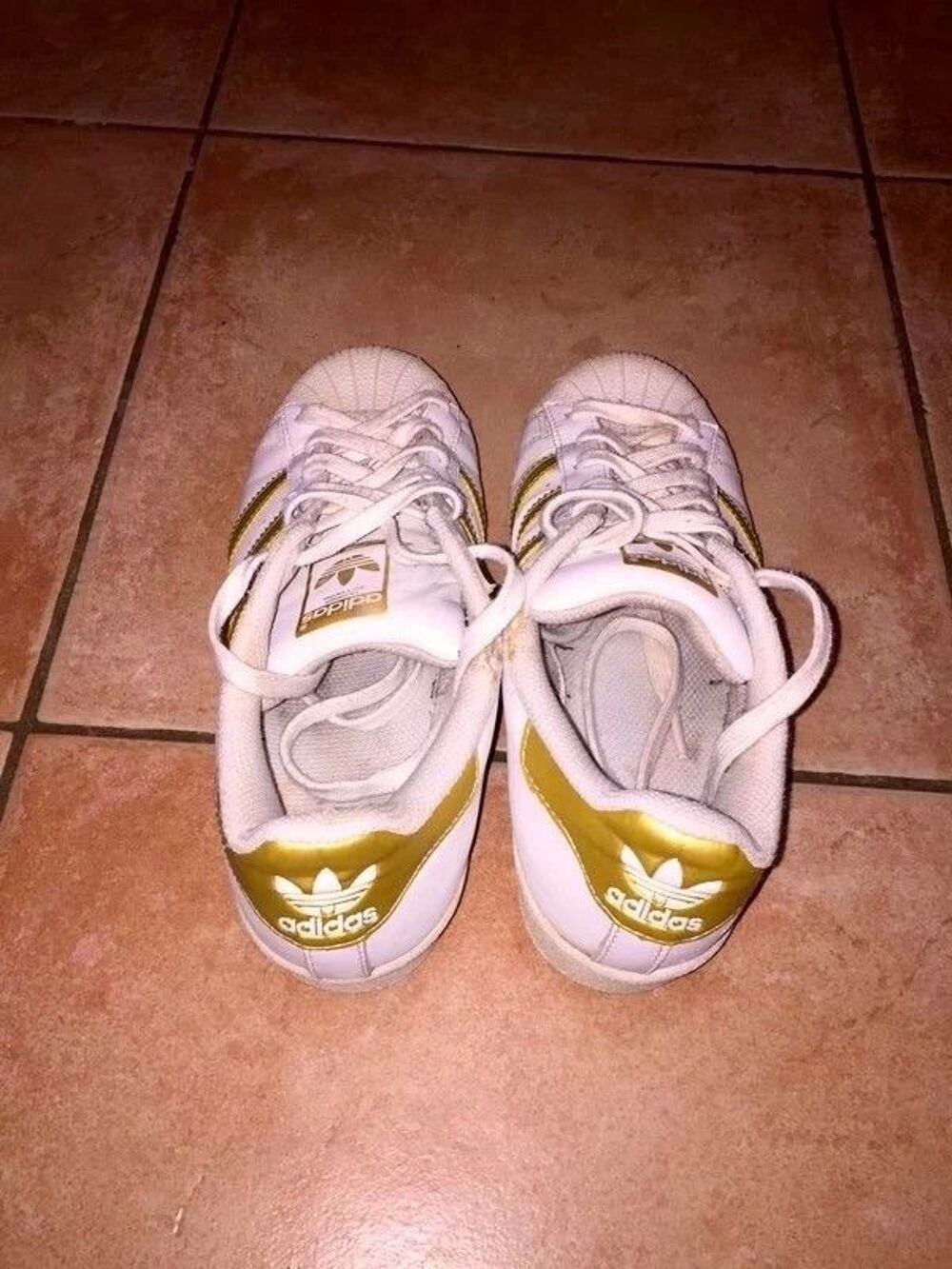 Basket Superstar P36 en bon &eacute;tat &agrave; 16 euros Chaussures enfants