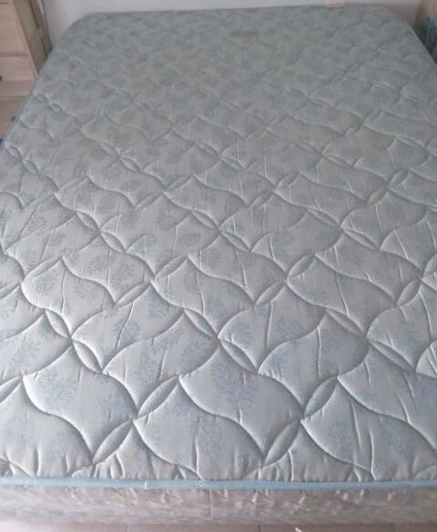 JE DONNE MATELAS WOOLMARK ET SURMATELAS HYPNIA Carpentras (84)
