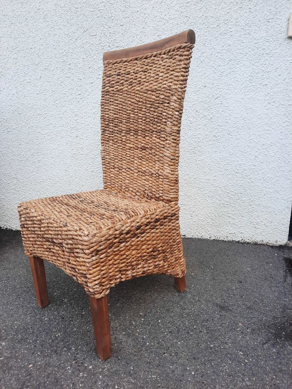 Chaises en paille tress&eacute;e Meubles