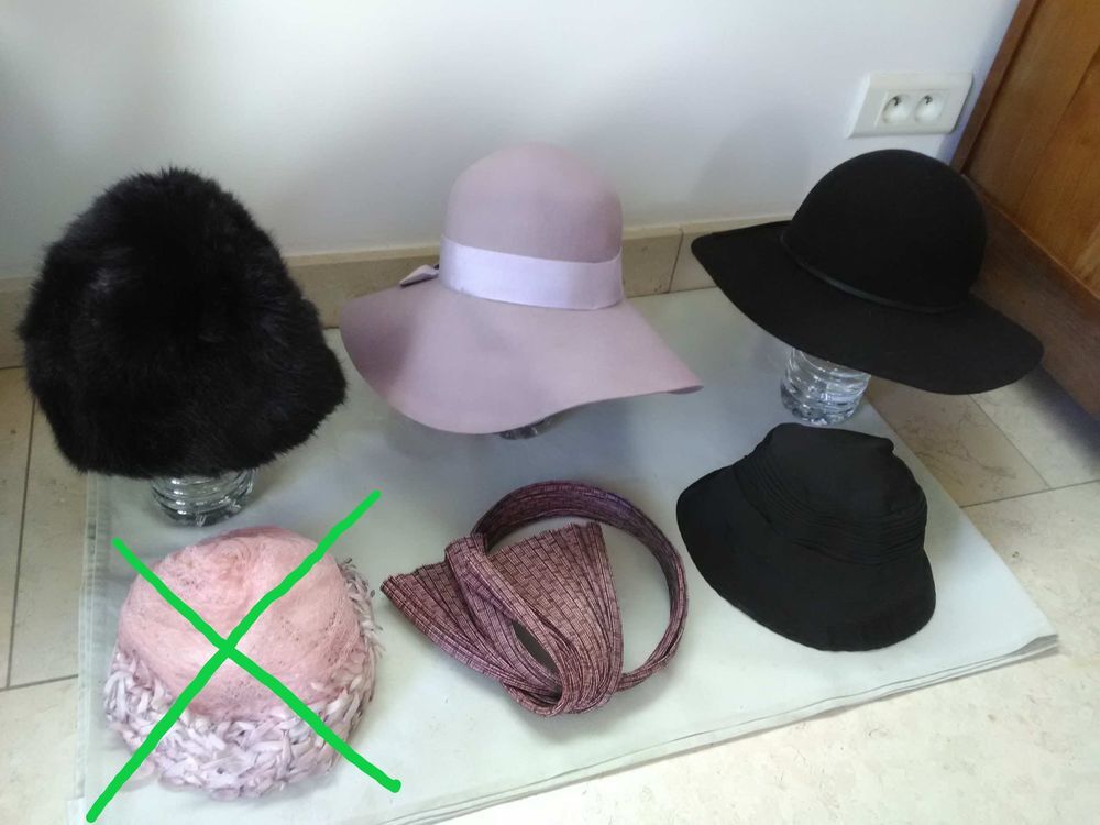 Chapeaux pour Dames / &agrave; l'unit&eacute; Vtements