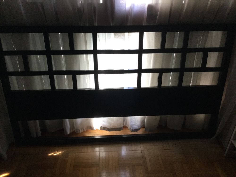T&ecirc;te de lit noire style japonais IKEA &agrave; fixer. Décoration