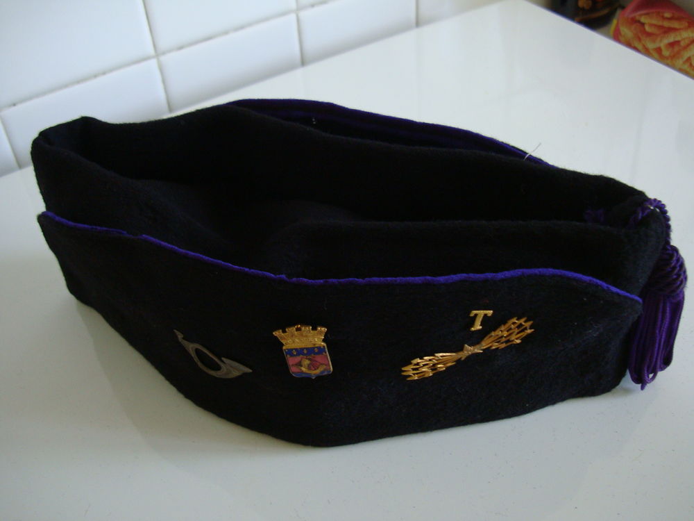 Objet ancien militaire ,calot ,uniforme ,E E M I 