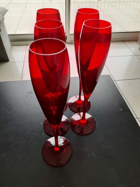 5 FLUTES A CHAMPAGNE ROUGE  5 Capdenac-Gare (12)