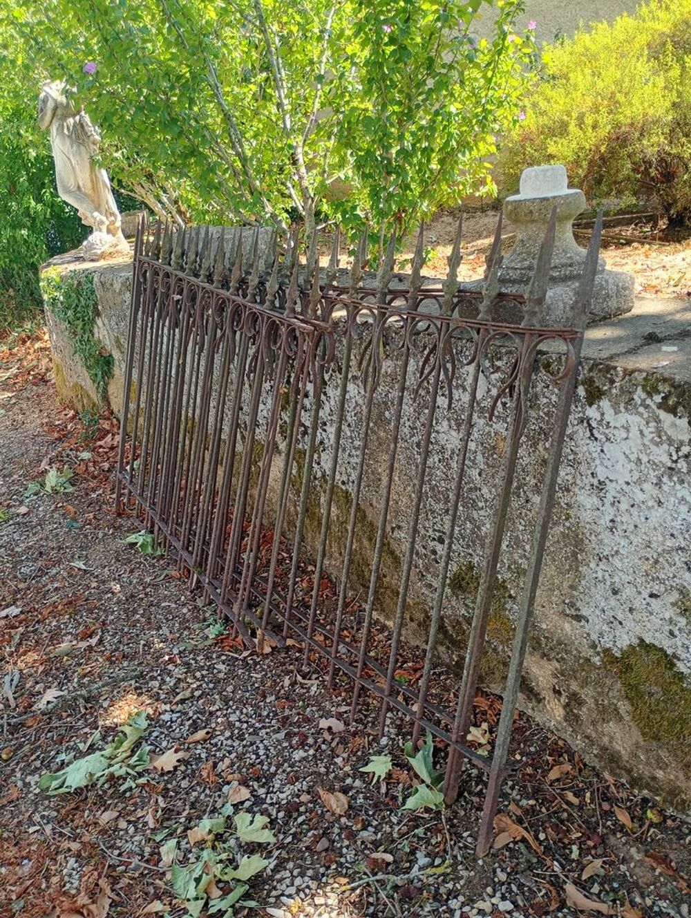 7 m&egrave;tres de grilles fer forg&eacute; Jardin