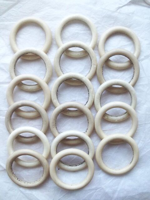17 grands anneaux blancs en bois 7 cm de diam�tre 5 Villeurbanne (69)