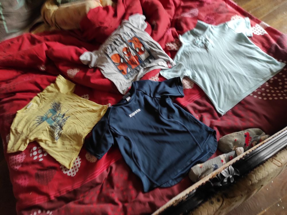 6€ six Shit short manches courtes taille 6 ans Vêtements enfants