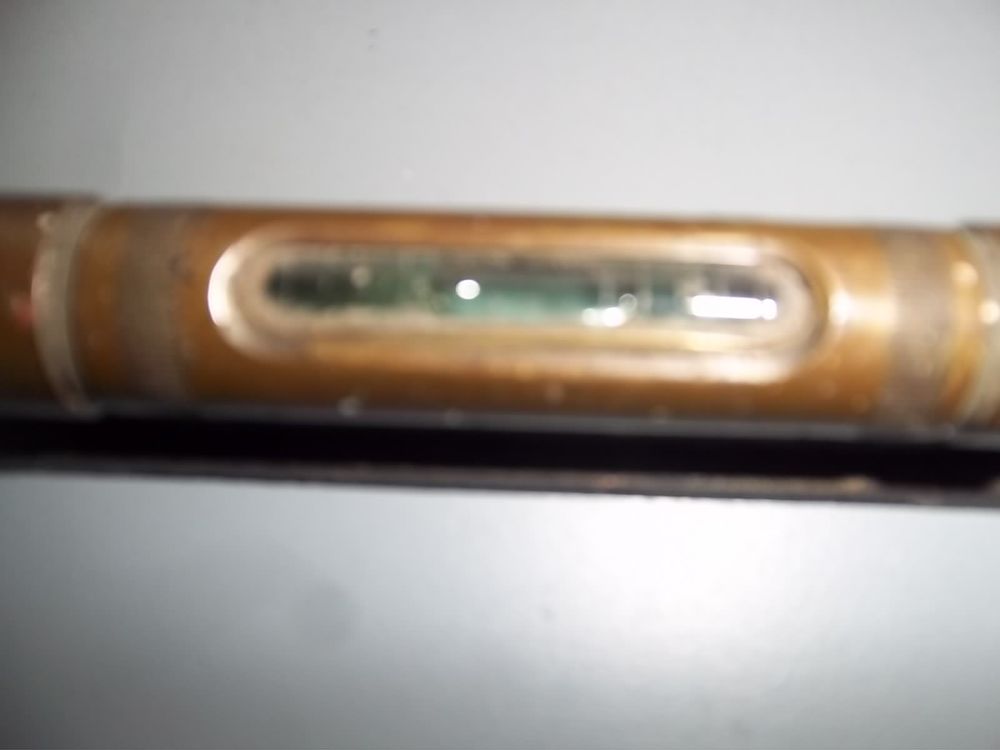 ancien niveau &agrave; bulles laiton bronze? 