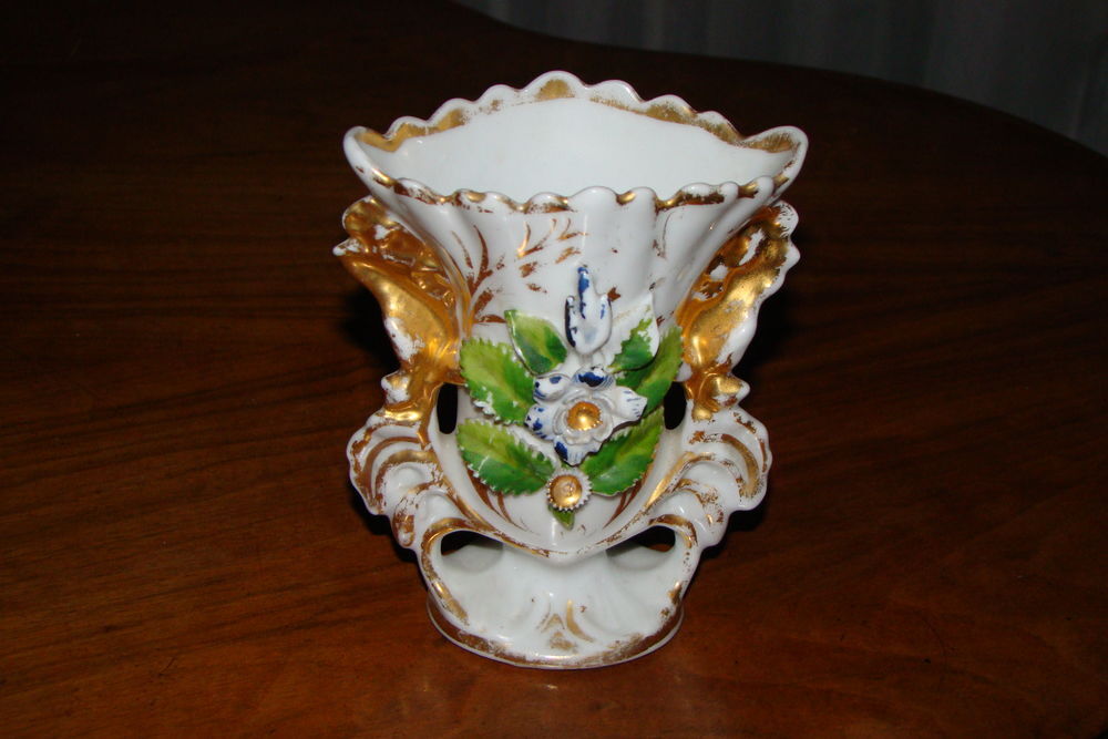 Ancien petit vase de mari&eacute;e en porcelaine de Paris XIX&egrave;me
