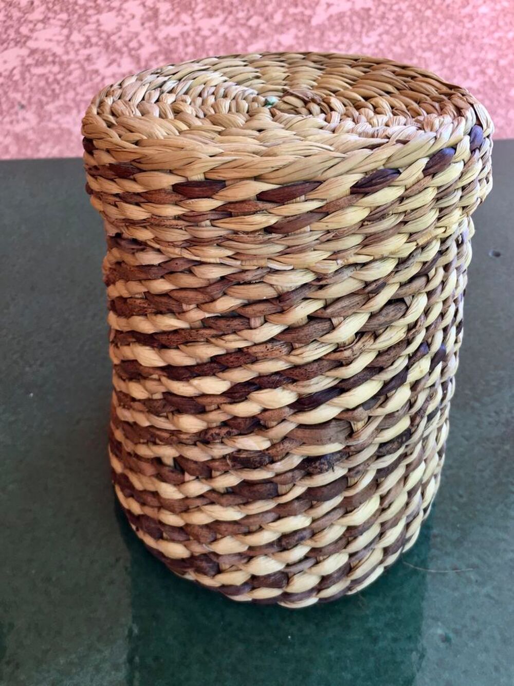 Bo&icirc;te en jonc de mer ; panier avec couvercle ; &Eacute;tat neuf Décoration