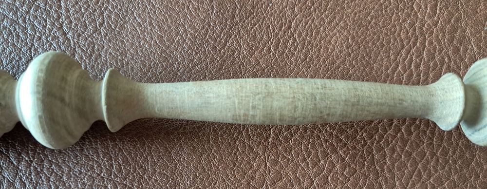 tige &agrave; miel en bois tourn&eacute; 
17x2,5 cm
neuve Cuisine