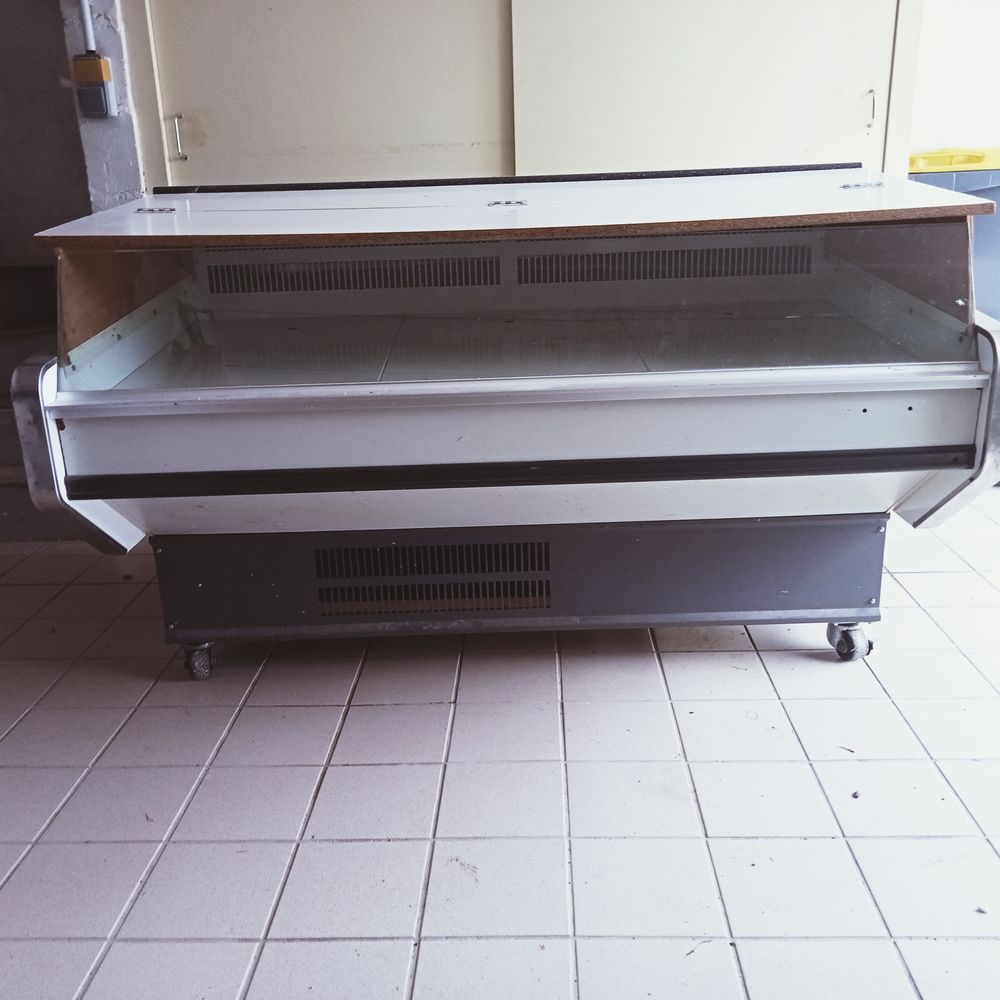vitrine de patisserie modifi&eacute;e Electroménager