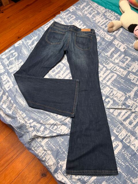Jeans de qualit de marque ESPRIT
Bleu . vas en bas . T38 70 Le Boulou (66)