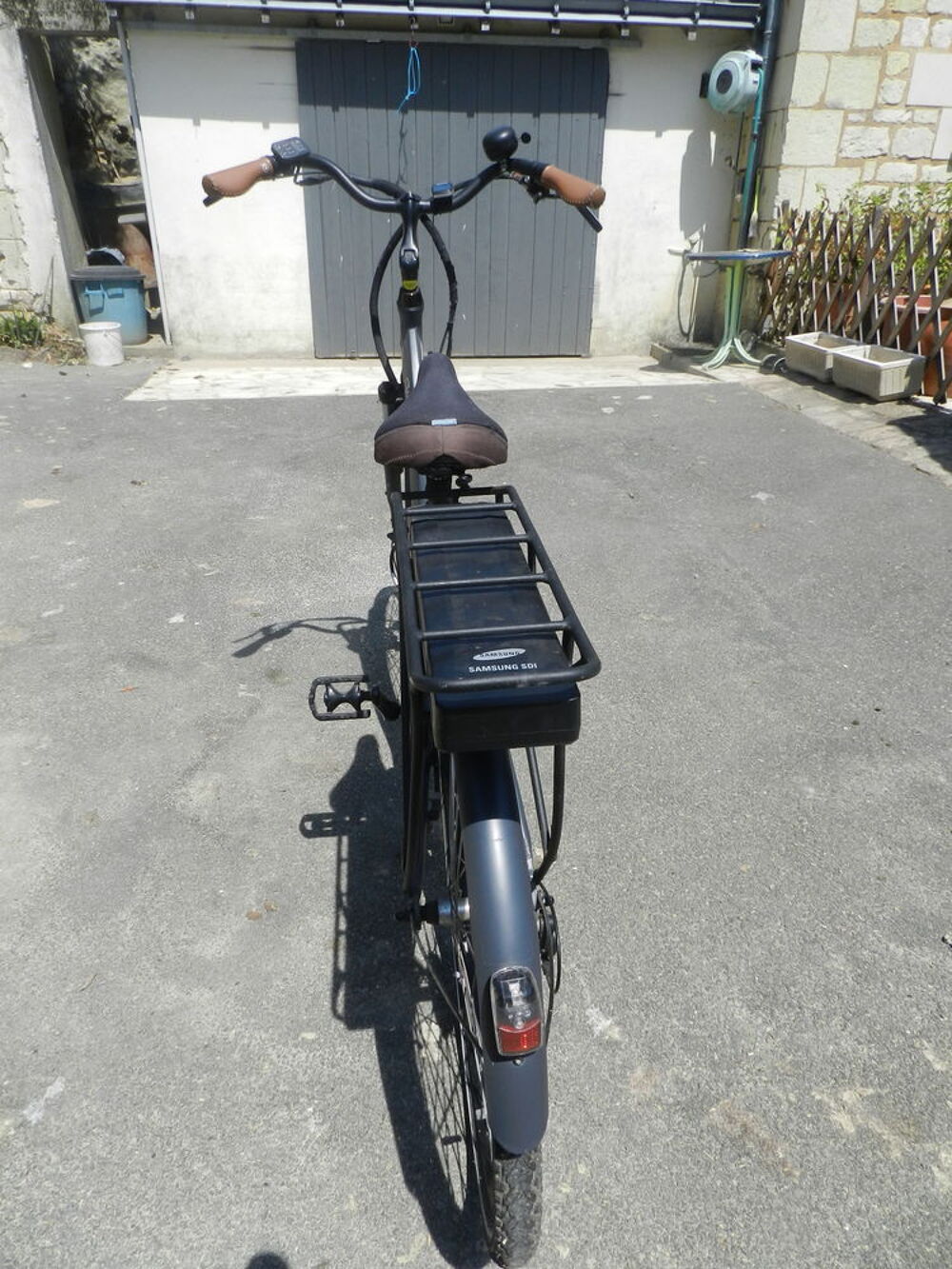 Tr&egrave;s beau v&eacute;lo &eacute;lectrique Sports