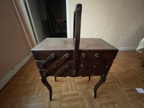 Travailleuse couture Steenwerck (59)