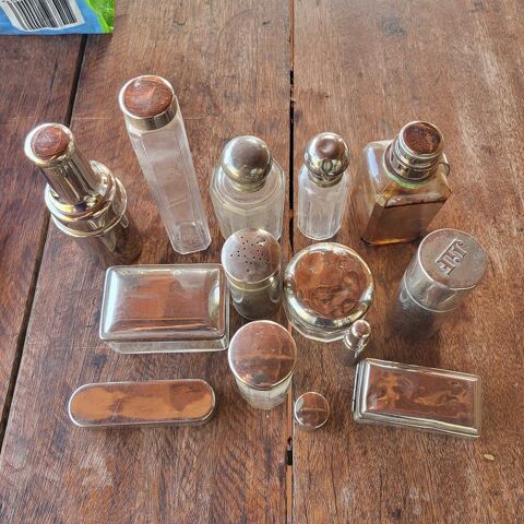 flacons de pharmacie ancien en verre Et métal argenté 1 La Farlède (83)