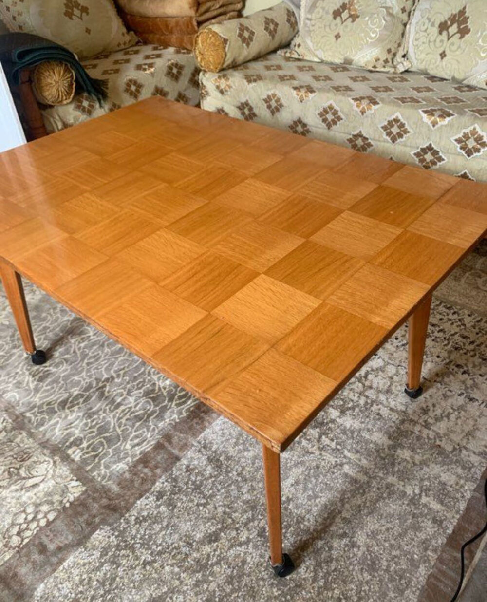table en damier Meubles
