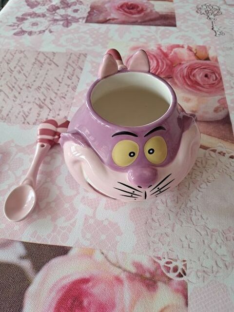 Mug Alice Chat Cheshire Disney anime manga TV Japon Fèves (57)
