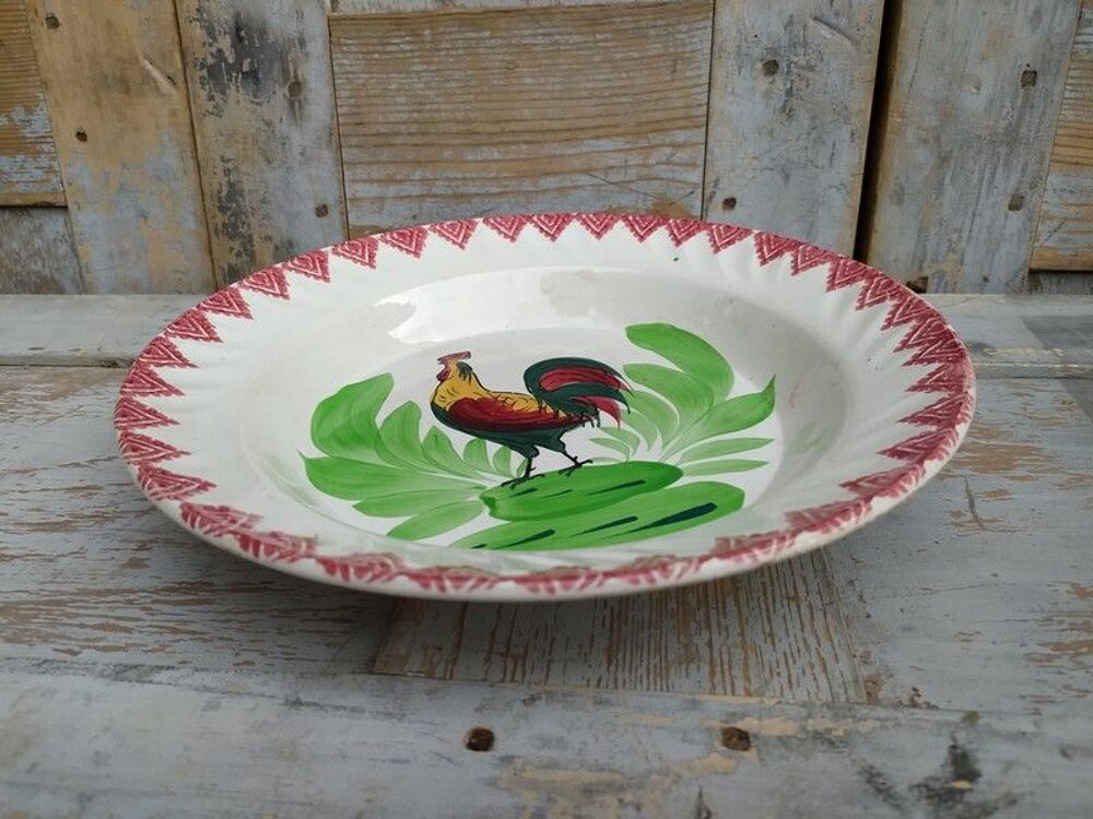 Plat au Coq Fa&iuml;ence Terre de Fer Choisy le Roi
Décoration