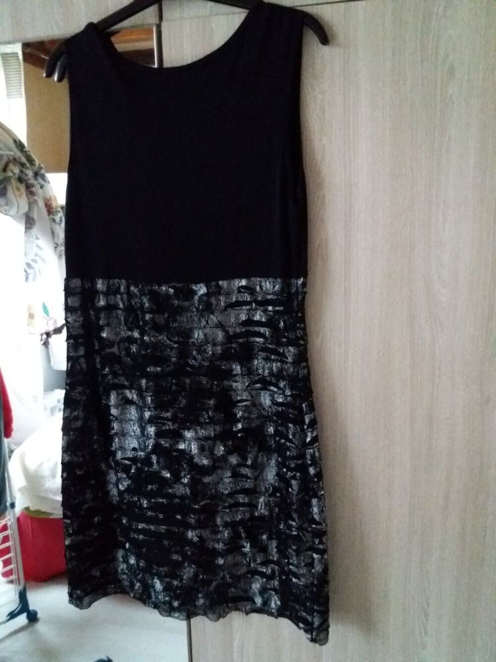 Robe noir pailletee marque In extenso taille 42/44 Vêtements