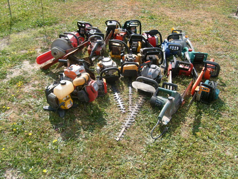 Lot tron&ccedil;onneuses/tailles haie/d&eacute;broussailleuse/moto pompe Bricolage