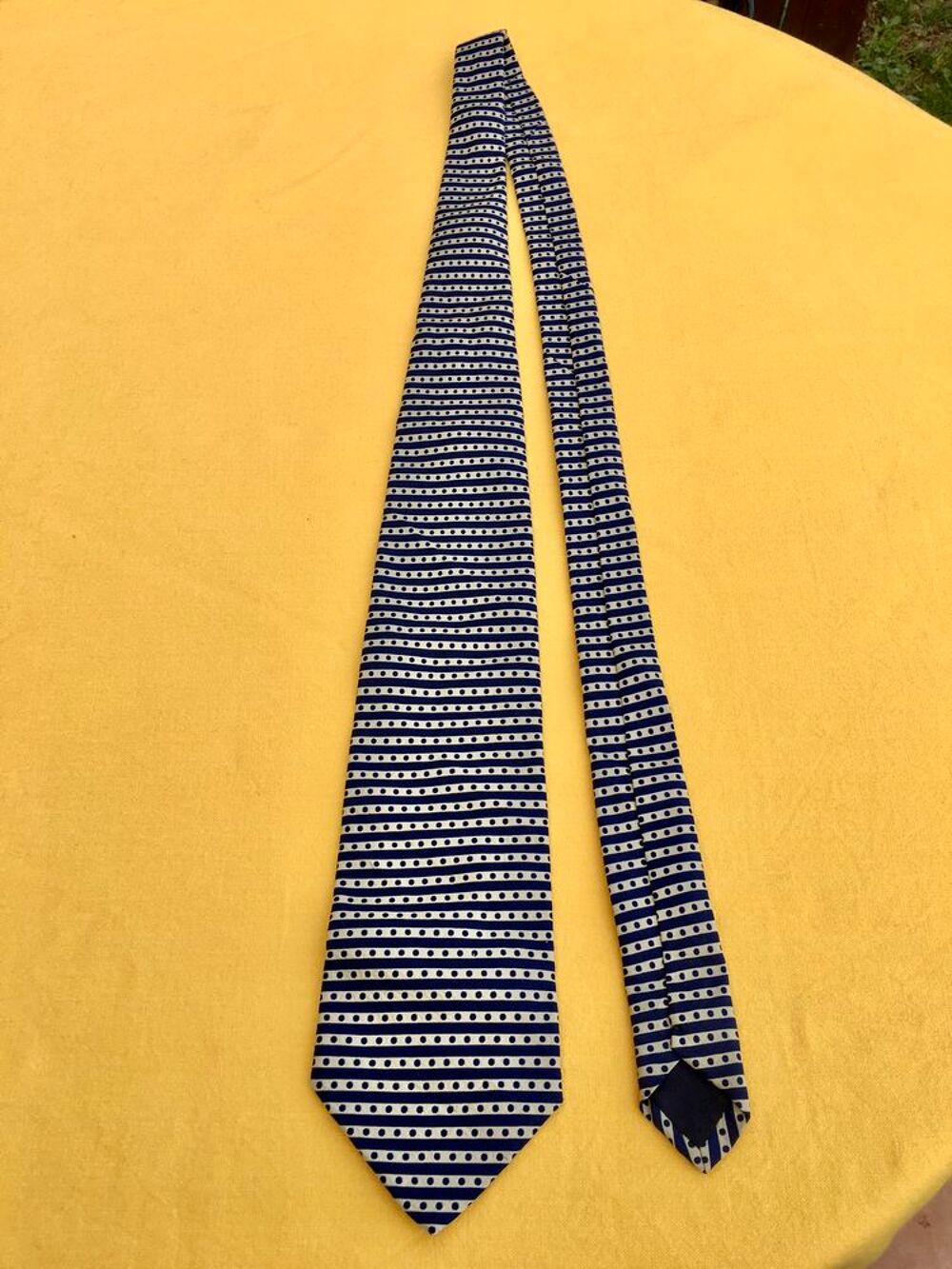 Cravate authentique ALTEA bleue marine et cr&egrave;me, 100% soie Vtements