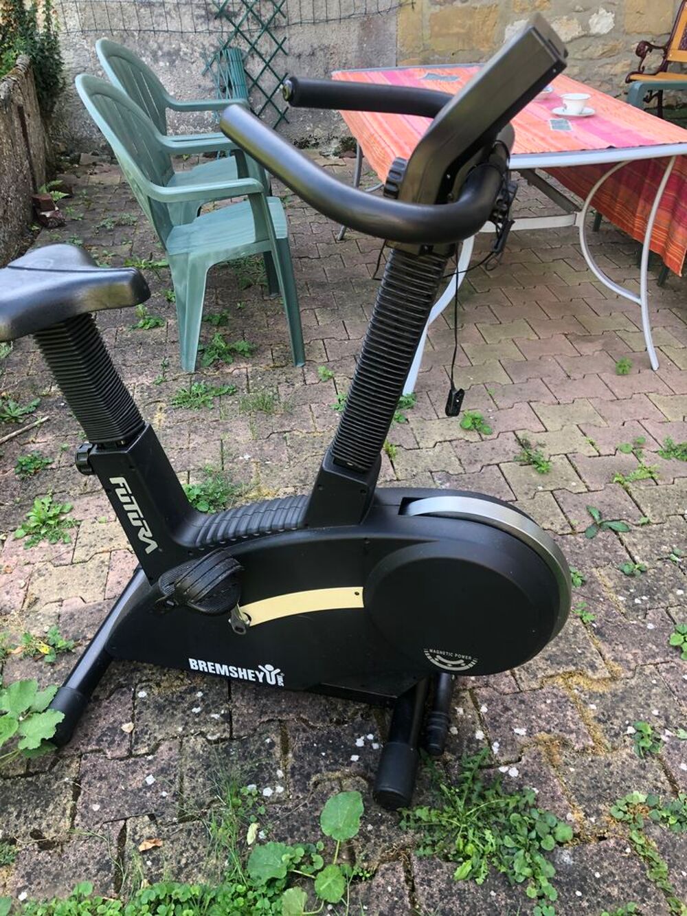 v&eacute;lo d'appartement en excellent &eacute;tat Sports