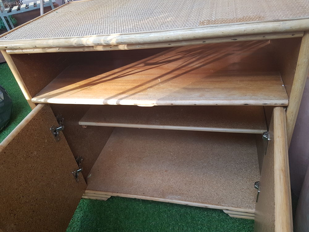 Petit meuble en rotin 
Meubles