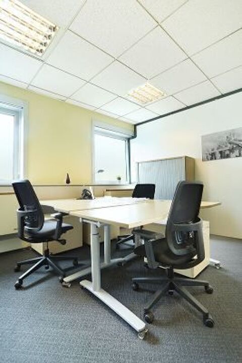 Espace de bureau privé pour 3 personnes à Paris Roissy Airport HQ 1399 93290 Tremblay-en-france