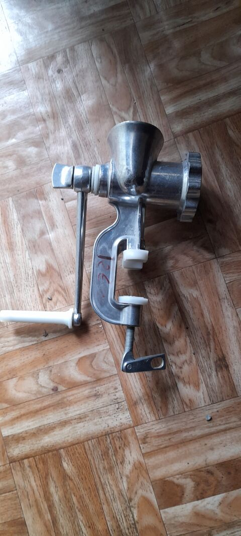 Hachoir � viande manuel 12 Villev�que (49)