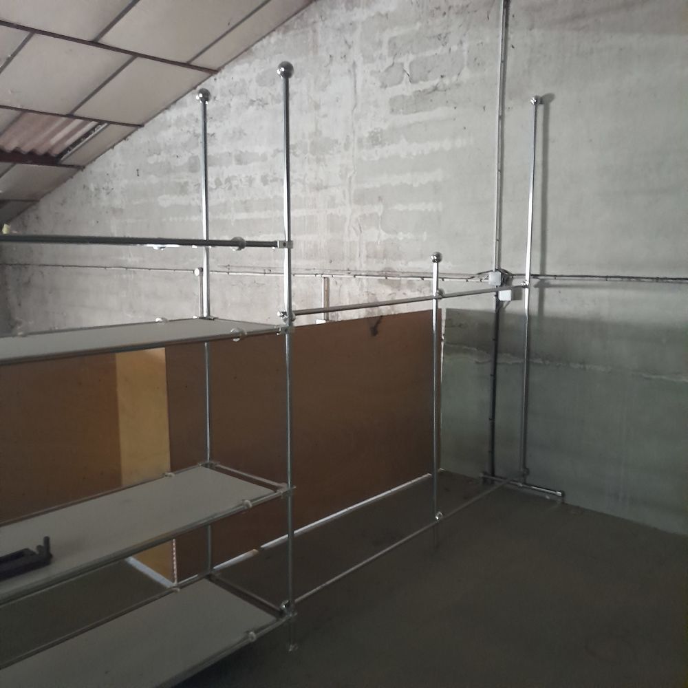 &Eacute;TAG&Egrave;RE MODULABLE DE COMMERCE Meubles