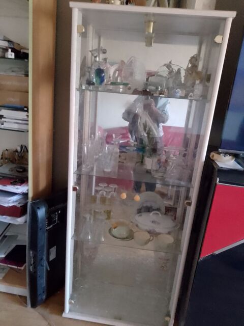 Vitrine avec  vaisselles  +verres 0 Le Mans (72)