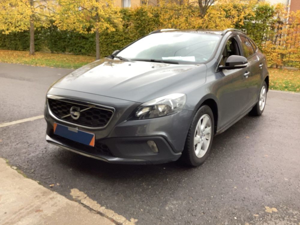 V40 Cross Country D2 115 Momentum 2014 occasion 44320 Saint-P&egrave;re-en-Retz