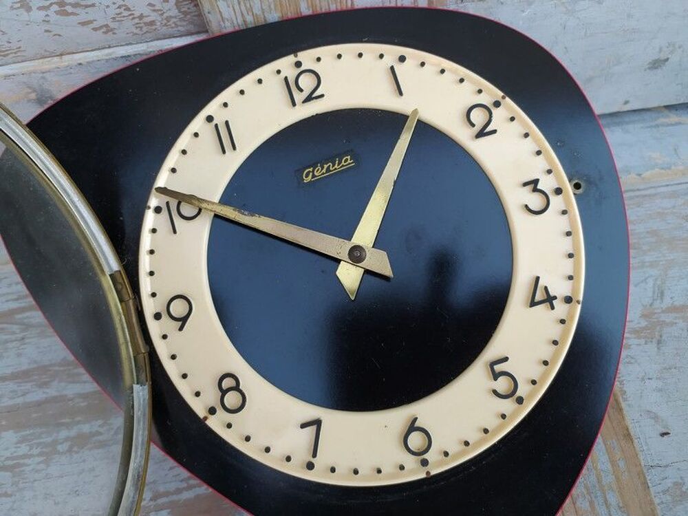 Pendule Murale Vintage G&eacute;nia Formica Noir et Laiton
