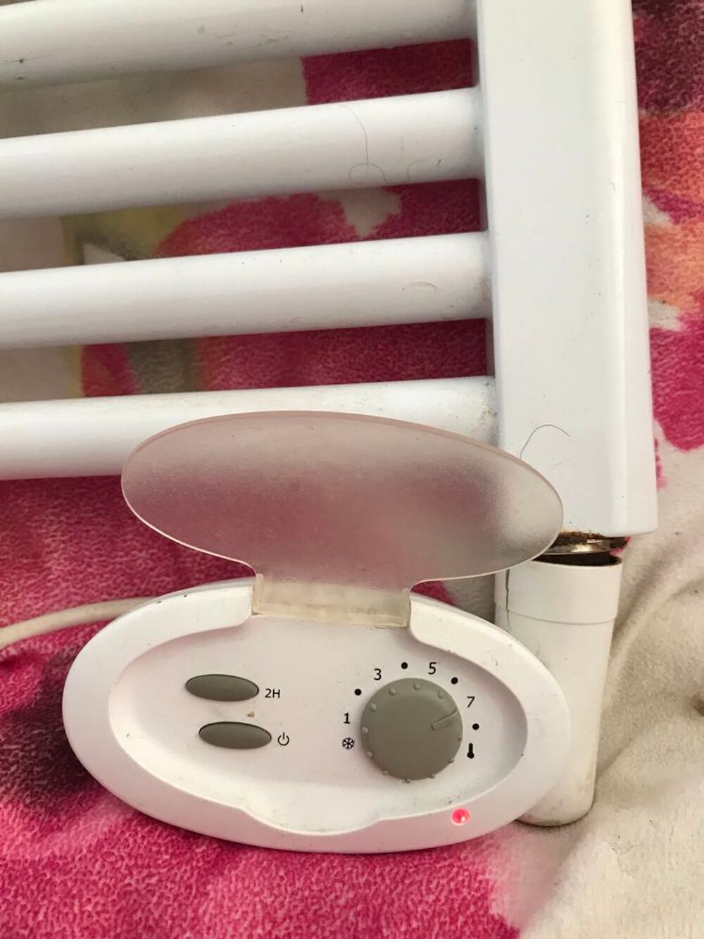 Radiateur s&egrave;che serviette &eacute;lectrique SDB Electroménager