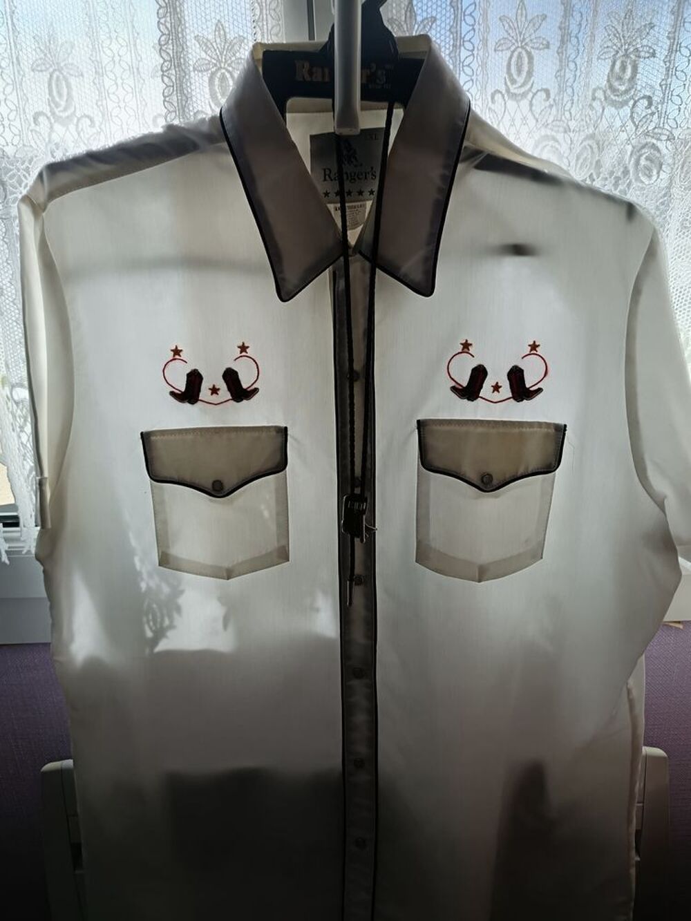 Divers v&ecirc;tements de country
Vêtements